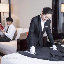 酒店服務(wù)中的細(xì)節(jié)藝術(shù) 專業(yè)疊衣與攝影服務(wù)的融合體驗